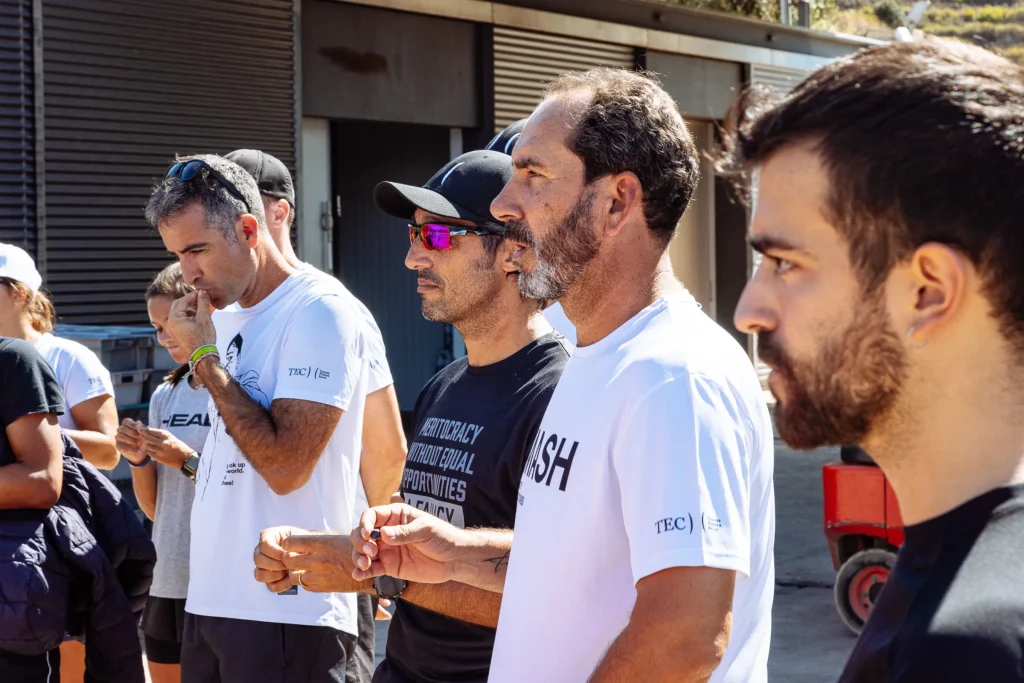 El equipo técnico del TEC observa un entrenamiento
