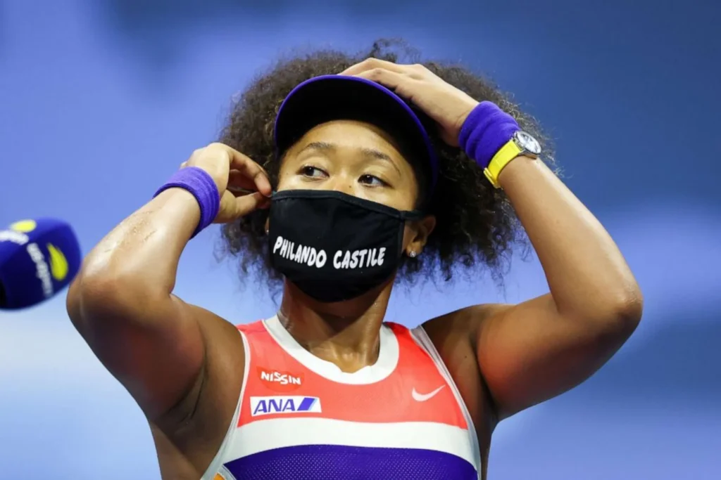 Naomi Osaka con una mascarilla con el nombre de Philando Castile